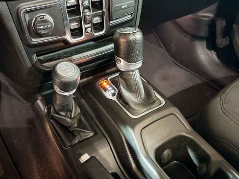 Used 2022 Jeep Gladiator Sport AWD/4WD image 18