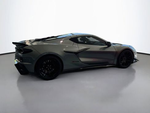 Used 2024 Chevrolet Corvette Z06 RWD image 4