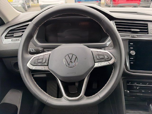 Used 2023 Volkswagen Tiguan SE AWD/4WD image 22