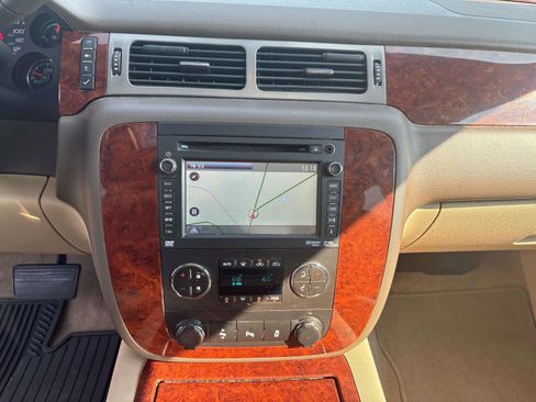 Used 2013 Chevrolet Avalanche LTZ image 12