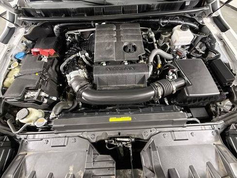 Used 2024 Nissan Frontier SV w/ SV Convenience Package RWD image 28