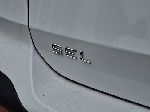New 2026 Volkswagen Taos SEL image 23