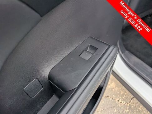 Used 2023 Toyota Highlander XLE image 12