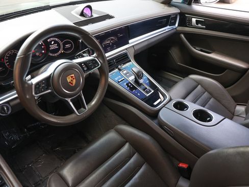 Used 2018 Porsche Panamera 4 image 6