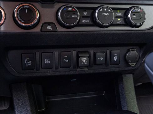 Used 2022 Toyota Tacoma TRD Sport image 19