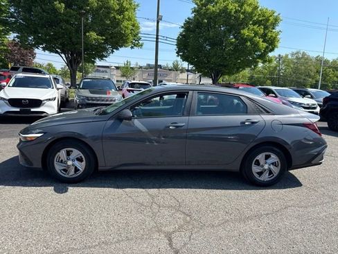 Used 2025 Hyundai Elantra SE FWD image 14