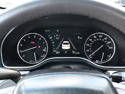 Used 2019 Toyota Avalon Limited image 16