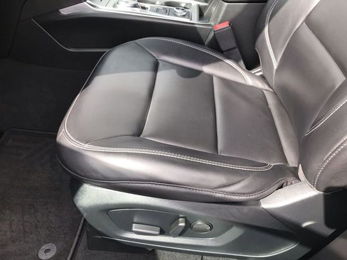 Used 2022 Ford Explorer XLT w/ Equipment Group 202A AWD/4WD image 12