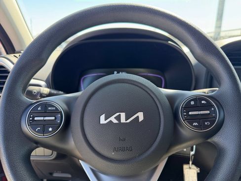 Used 2025 Kia Soul LX w/ LX Technology Package FWD image 25