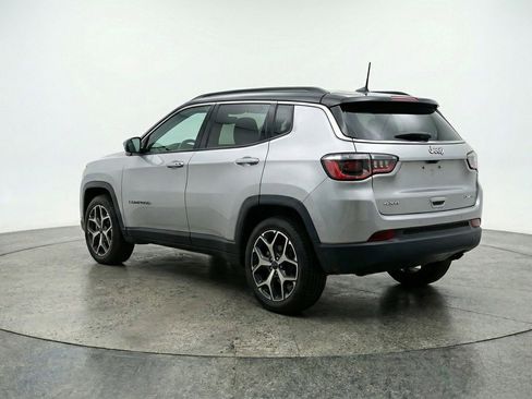 Used 2025 Jeep Compass Limited image 6