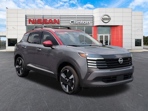 Used 2025 Nissan Kicks SR w/ Illumination Package FWD image 1
