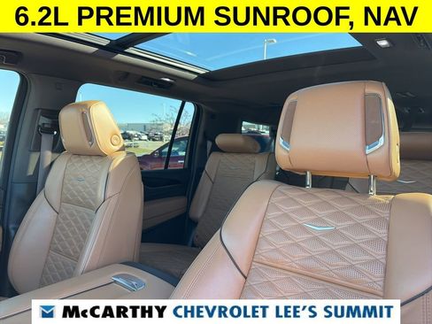 Used 2022 Cadillac Escalade ESV Premium Luxury image 59