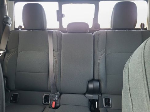 Used 2025 Jeep Gladiator Sport image 15