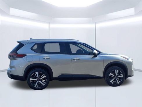 Used 2024 Nissan Rogue SL AWD/4WD image 32