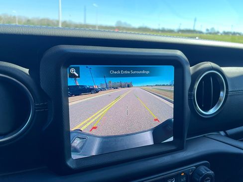 Certified 2021 Jeep Gladiator Overland w/ Popular Equipment Package image 27