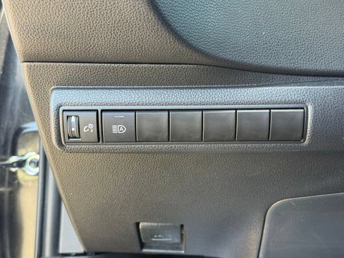 Used 2025 Toyota Corolla LE FWD image 27