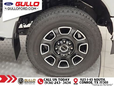 Used 2024 Ford F350 Platinum w/ FX4 Off-Road Package image 31