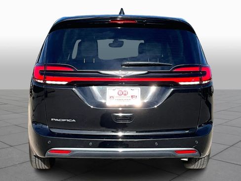 Certified 2024 Chrysler Pacifica Touring-L image 6