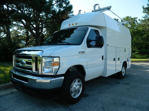 Used 2023 Ford E-350 and Econoline 350 Super Duty w/ Power Windows & Locks Group RWD image 1