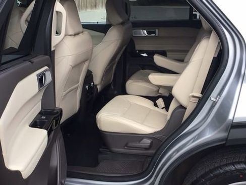 Certified 2021 Ford Explorer Platinum w/ Equipment Group 601A image 13