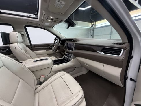 Used 2021 GMC Yukon XL Denali w/ Denali Premium Package AWD/4WD image 20