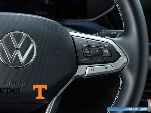 Used 2023 Volkswagen Taos SE w/ Panoramic Sunroof Package FWD image 22