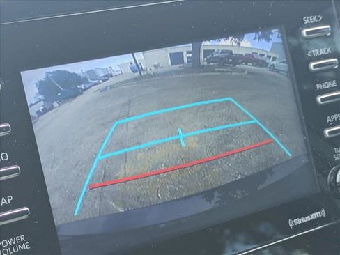 Used 2022 Toyota Camry SE FWD image 11