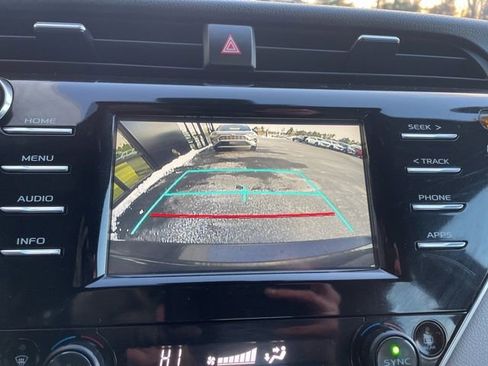 Used 2018 Toyota Camry LE image 20