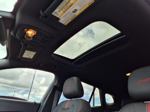 Used 2025 Chevrolet Trax RS w/ Sunroof Package FWD image 14
