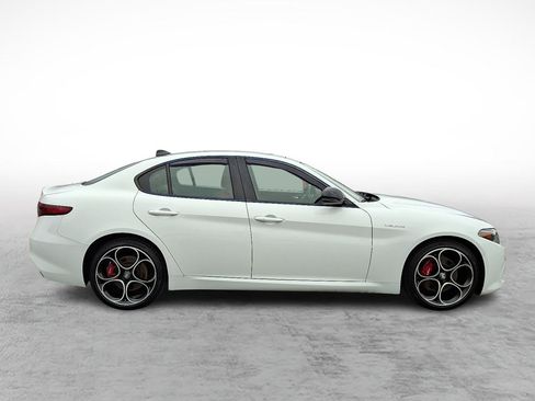 Used 2023 Alfa Romeo Giulia Veloce image 6