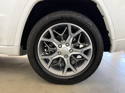 Used 2021 Jeep Grand Cherokee Overland AWD/4WD image 12
