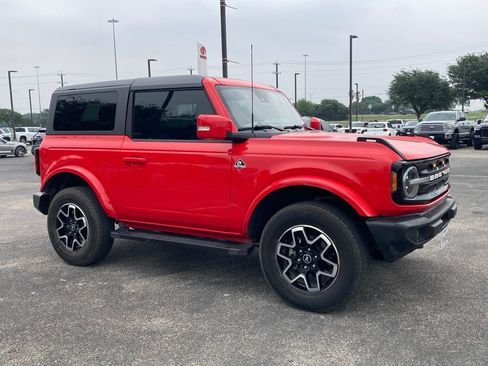 Used 2023 Ford Bronco Outer Banks AWD/4WD image 2