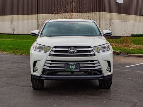 Used 2019 Toyota Highlander XLE image 2