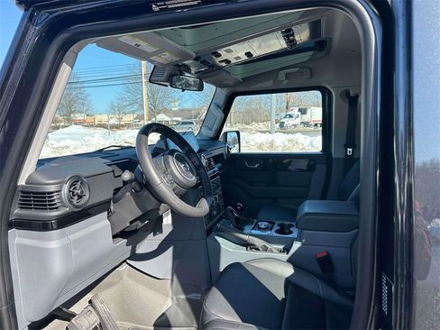 Used 2025 INEOS Grenadier Fieldmaster Edition image 14