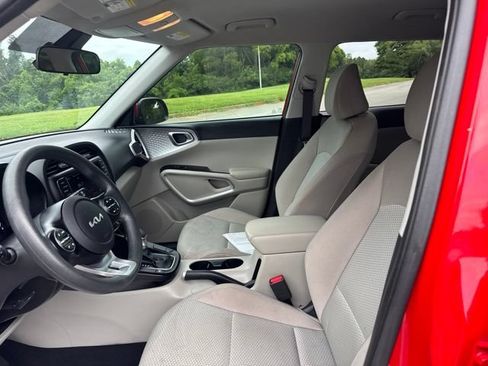 Used 2024 Kia Soul LX FWD image 15