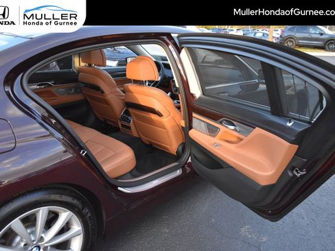 Used 2020 BMW 750i xDrive w/ Executive Package image 47