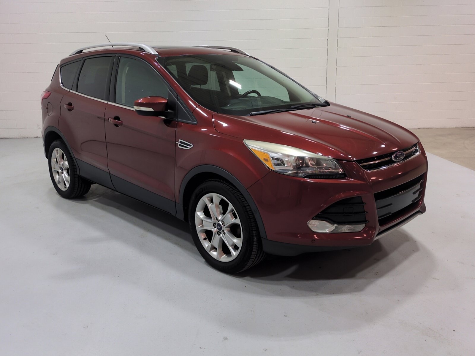 Used 2014 Ford Escape Titanium w/ Equipment Group 401A FWD image 2