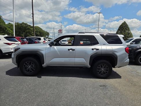 Certified 2025 Toyota 4Runner SR5 AWD/4WD image 4