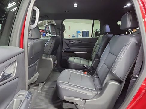 Used 2025 Chevrolet Traverse LT w/ Driver Confidence Package AWD/4WD image 30