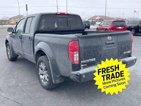 Used 2020 Nissan Frontier SV image 2