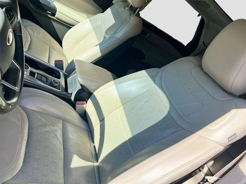 Used 2020 Ford Explorer Platinum w/ Premium Technology Package image 20