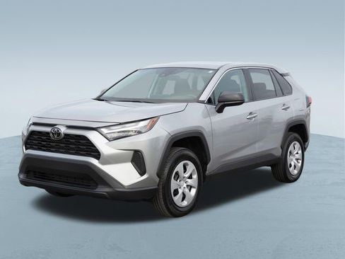 Used 2024 Toyota RAV4 LE FWD image 3