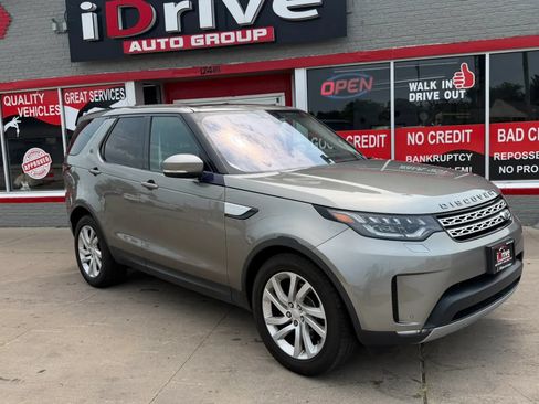 Used 2017 Land Rover Discovery HSE AWD/4WD image 2