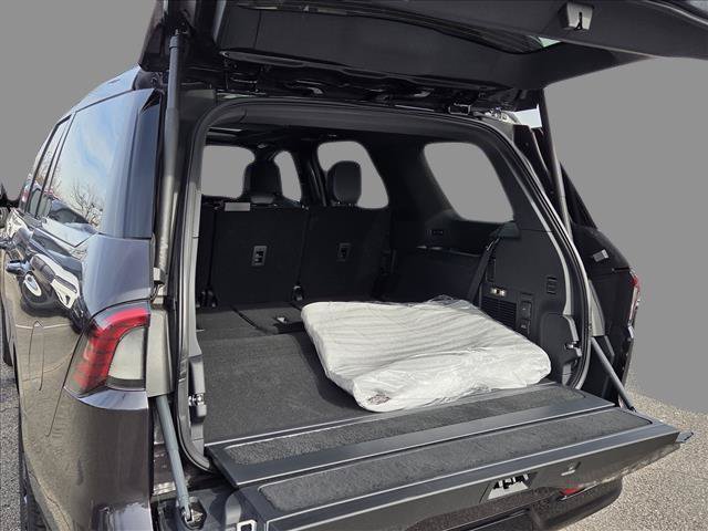 New 2025 Lincoln Navigator Reserve w/ Jet Appearance Package AWD/4WD image 12