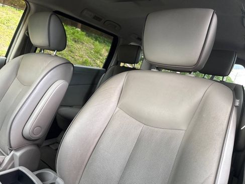 Used 2013 Nissan Quest SV w/ Leather Pkg FWD image 14