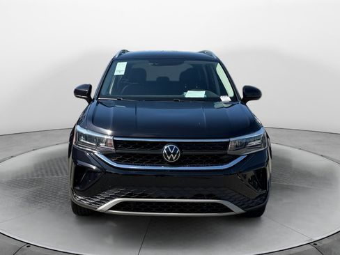 Used 2022 Volkswagen Taos SE FWD image 2