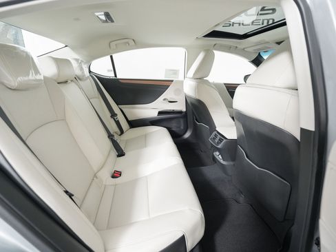 New 2025 Lexus ES 350 w/ Premium Package image 16