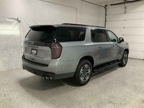 Used 2025 Chevrolet Suburban Z71 AWD/4WD image 8