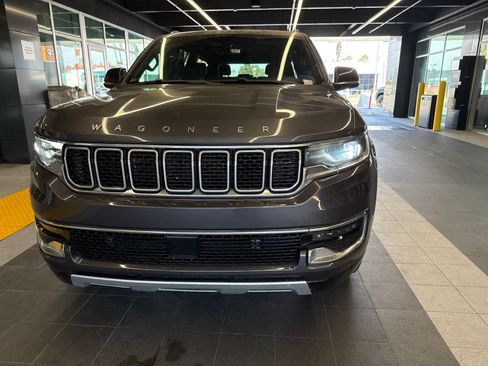 Used 2024 Jeep Wagoneer L Series II RWD image 3