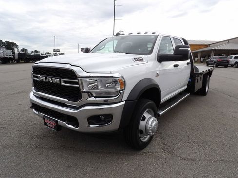 Used 2024 RAM 5500 Tradesman w/ Chrome Appearance Group AWD/4WD image 65